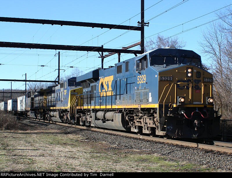 CSX 5329 on Q172